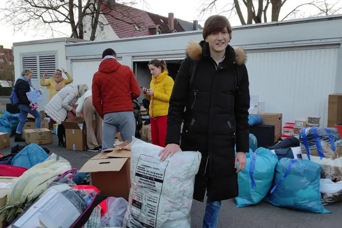 Schwarz at a collection drive for humanitarian aid for Ukrainians in Germany. Photo from his personal archive.