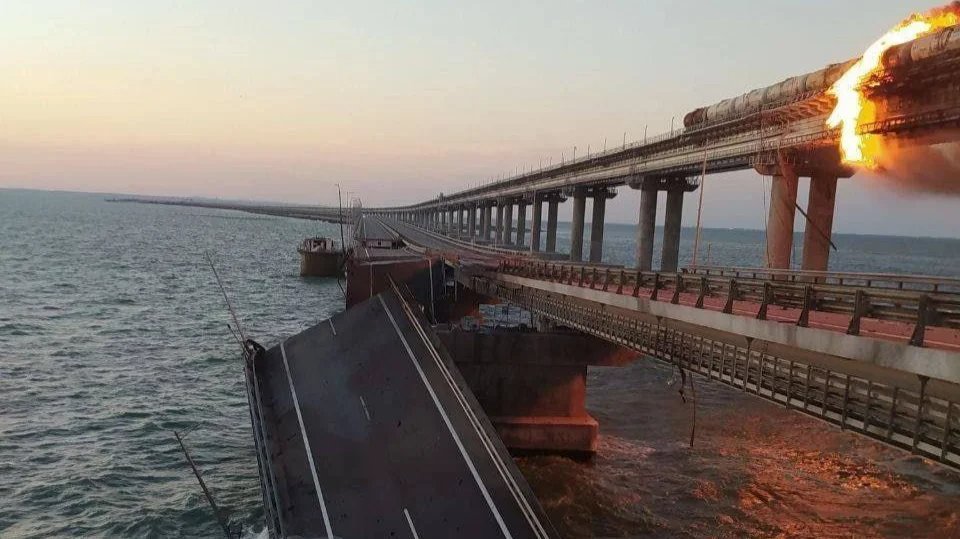 Последствия взрыва на Крымском мосту. Фото: соцсети
