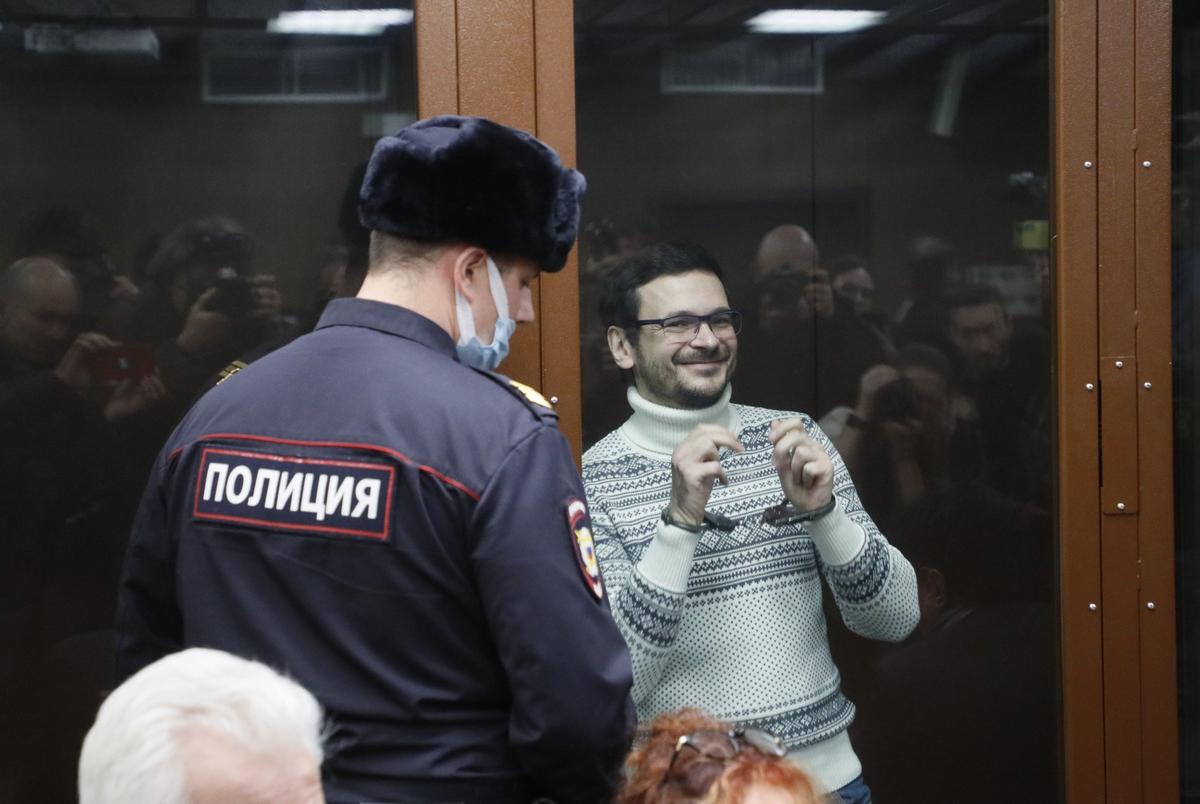 Илья Яшин в зале Суда. Фото: EPA-EFE / YURI KOCHETKOV / POOL