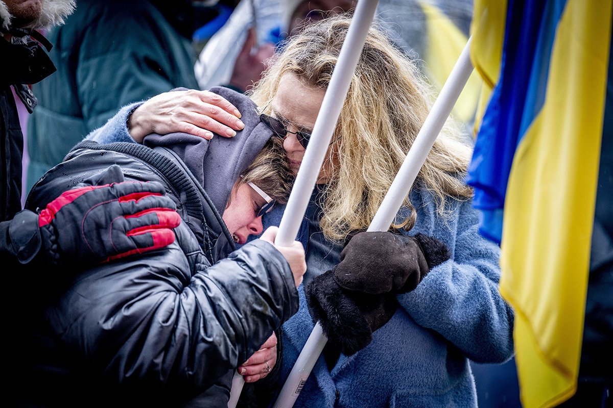Tubimi në mbështetje të Ukrainës në Amsterdam, Holandë, 24 shkurt 2024.  Foto: Robin Utrecht/EPA-EFE