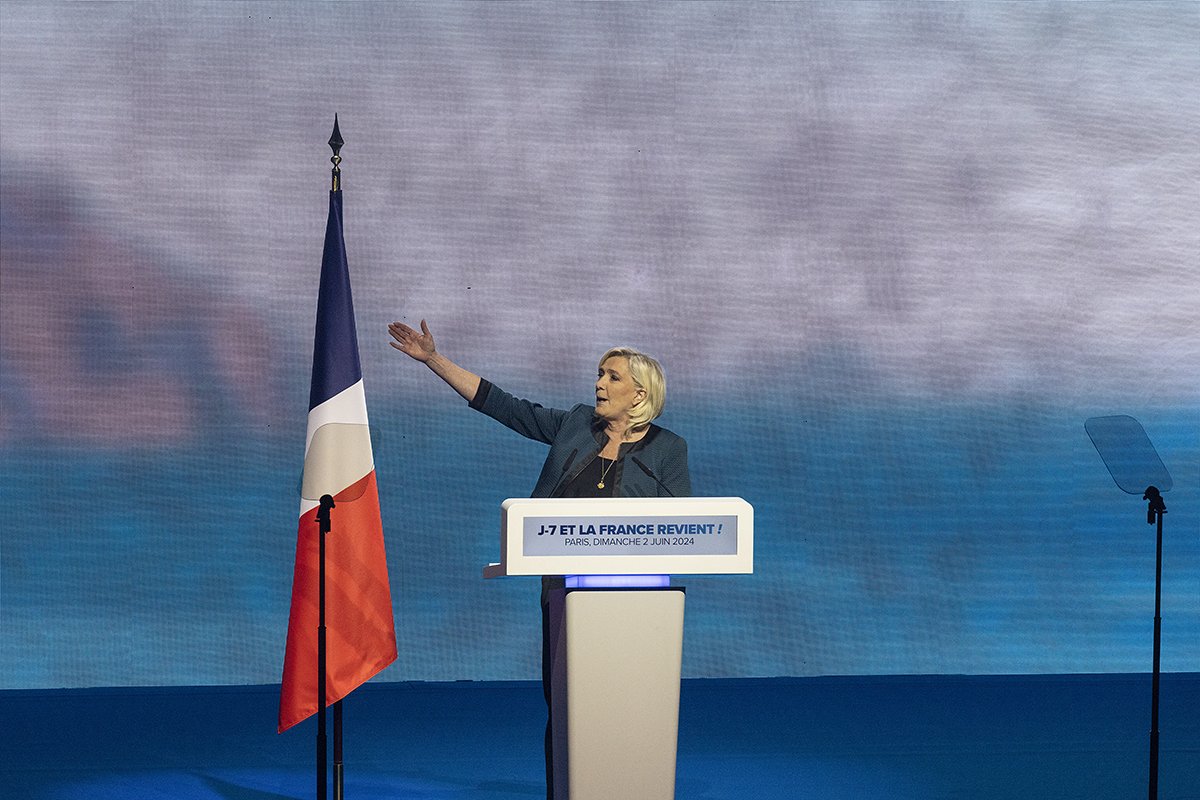 Марин Ле Пен выступает с речью в рамках европейской избирательной кампании в Париже, Франция, 02 июня 2024 года. Фото: Andre Pain / EPA-EFE