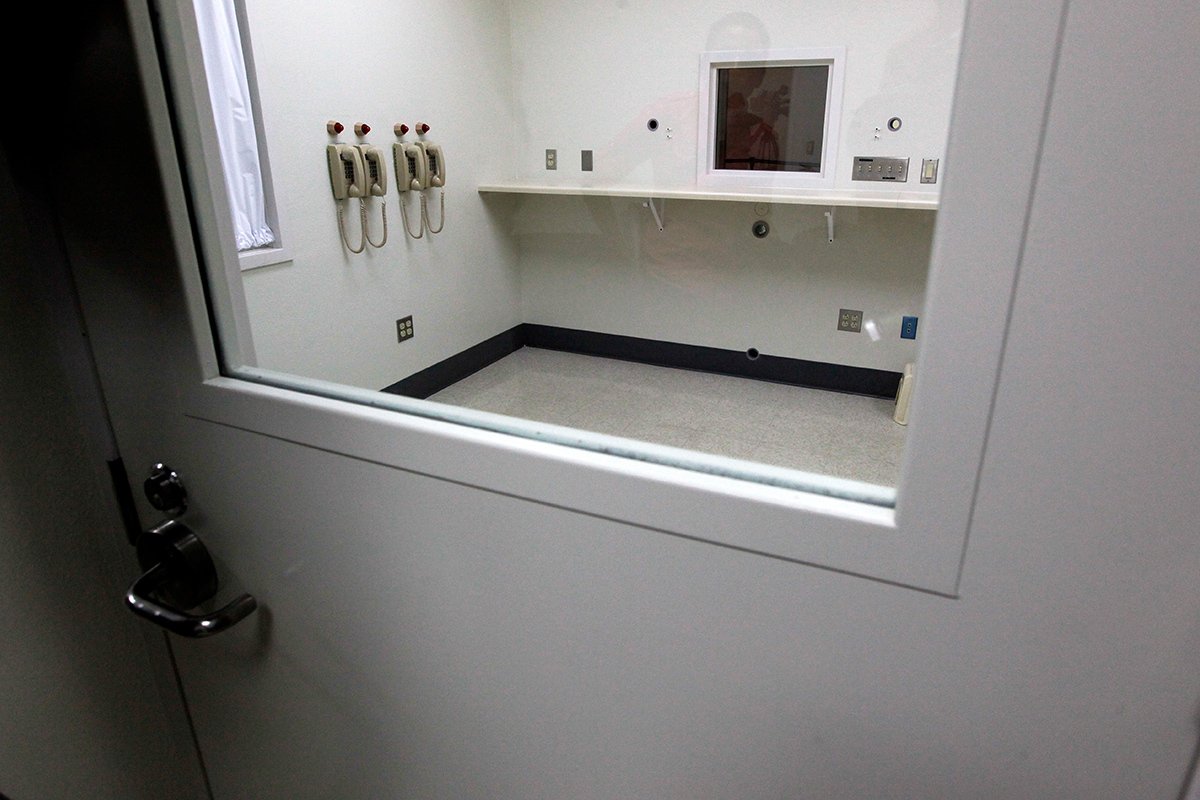 Телефоны в комнате для казни, которые будут использоваться в случае отсрочки казни. Фото Michael Macor / The San Francisco Chronicle / Getty Images