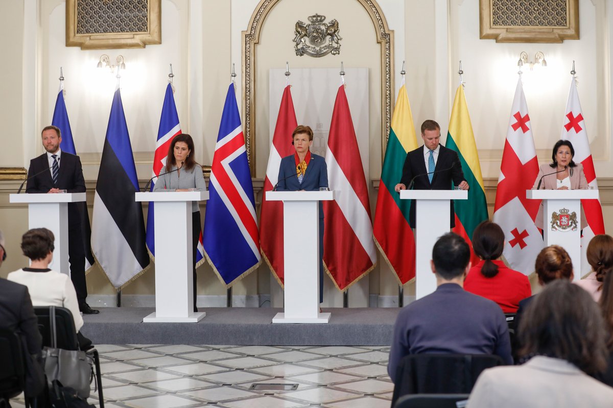 Министры иностранных дел Эстонии, Исландии, Латвии, Литвы и президент Грузии на пресс-конференции после переговоров в Тбилиси, Грузия, 15 мая 2024 года. Фото: пресс-служба президента Грузии / EPA-EFE