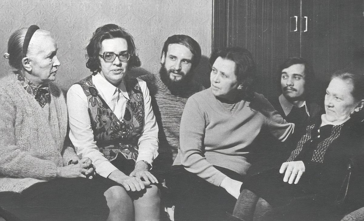 Людмила Алексеева (вторая слева), 70-е годы, Москва. Фото:  Московская Хельсинская Группа