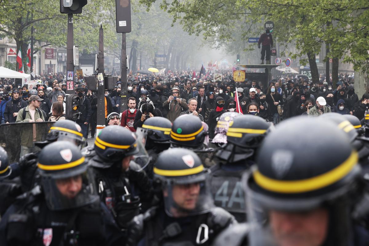 Первомайская демонстрация в Париже, Франция, 1 мая 2023 г. Фото: EPA-EFE/CHRISTOPHE PETIT TESSON