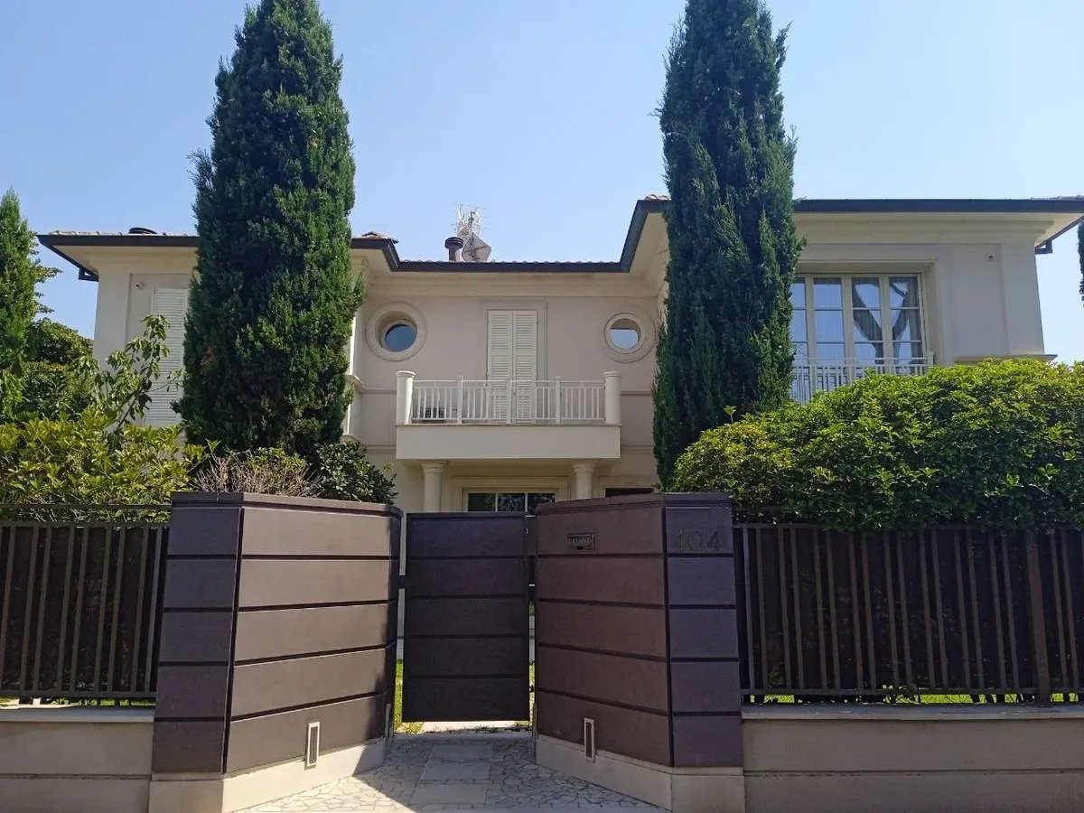 The villa allegedly owned by Volodymyr Zelensky. Photo: Yakov Svyazka