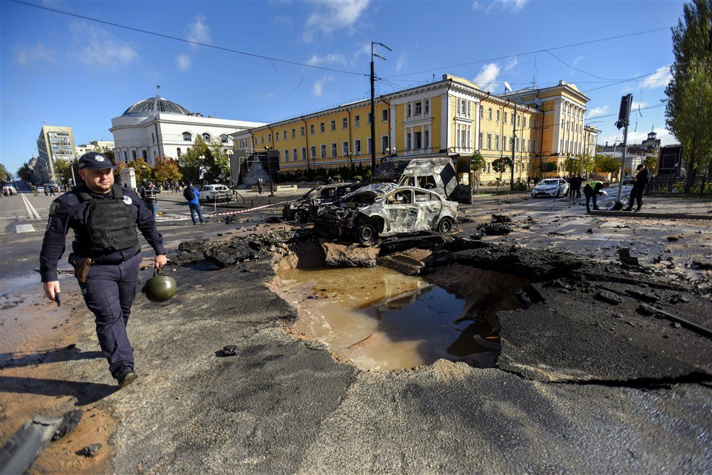 Последствия удара в Киеве. 10 октября 2022 год. Фото: ЕРА