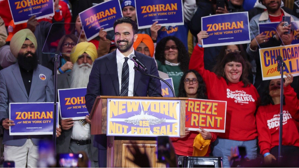Зохран Мамдани — новый мэр Нью-Йорка. За ним и его кампанией следят даже за пределами США