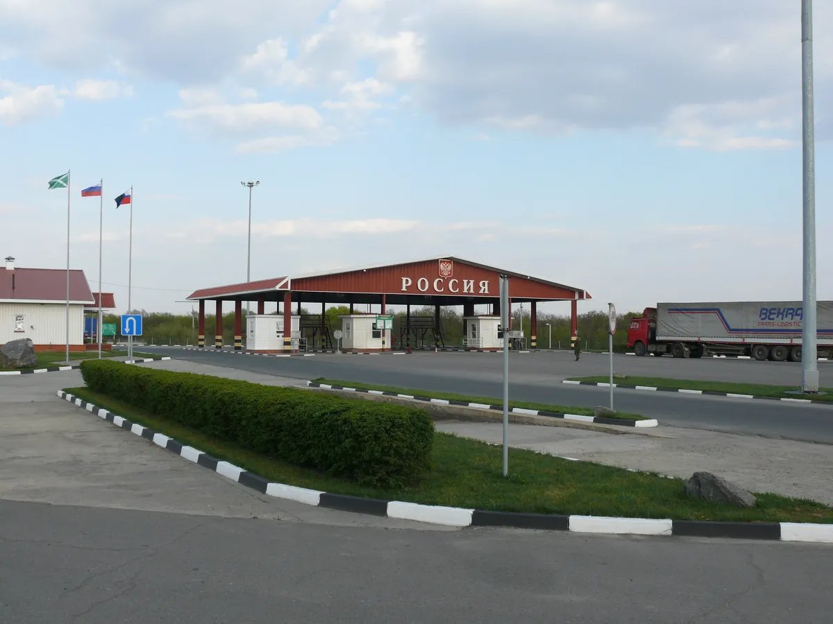 The Nekhoteyevka vehicle checkpoint, Russia-Ukraine border. Photo:  Wikimedia Commons , CC BY-SA 3.0