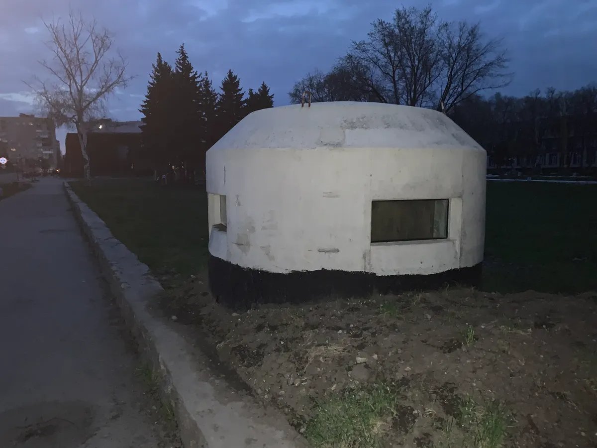 This is what the pillboxes look like. They can be used as shelter if shelling begins while people are on the street. Photo: Olga Musafirova