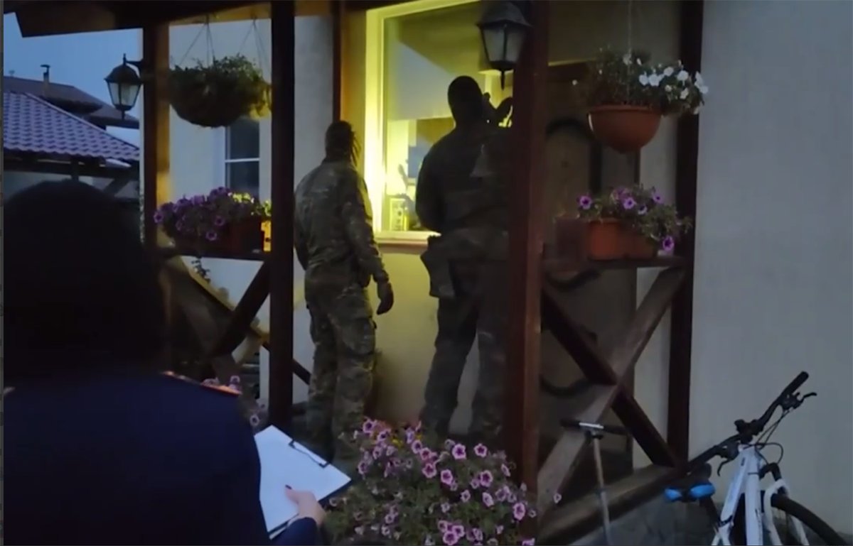 Задержание Хустик. Фото: скриншот из видео Красноярского ГСУ СК РФ