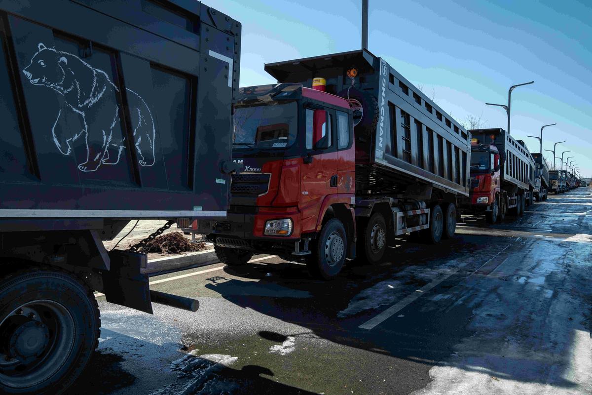 Chinese-made trucks soon to be on their way to Russia from Heihe, 20 March 2023. Photo: Bloomberg
