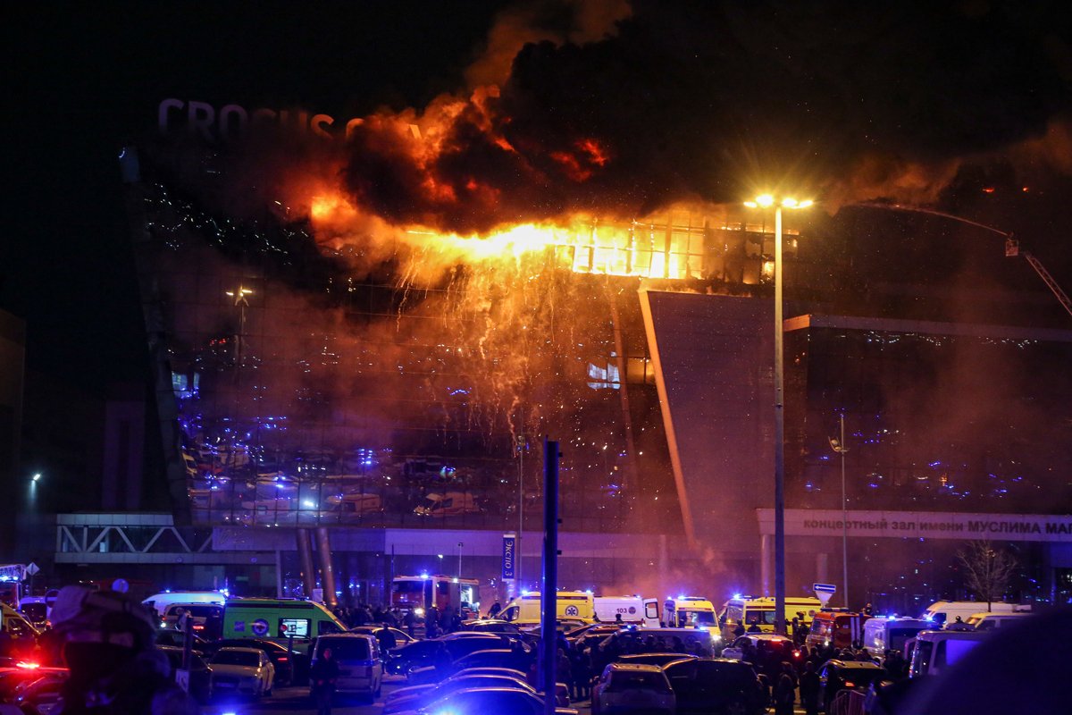 Пожар в «Крокус Сити Холл» после теракта, 22 марта 2024 года. Фото: Василий Прудников / EPA-EFE