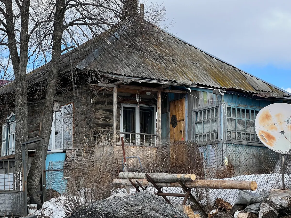 Разрезы загноились. Репортаж Ирины Кравцовой из Кузбасса, где люди 13 лет  ведут «гражданскую войну» с угольщиками, пытаясь сохранить свои дома и  здоровье — Новая газета Европа