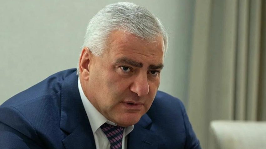 Armensko sodišče razglasilo pripor ruskega poslovneža Samvela Karapetjana za nezakonito