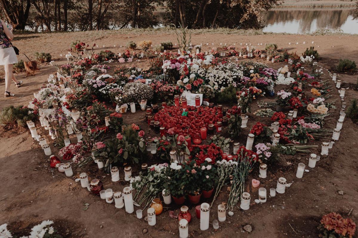 Мемориал на месте снесенного памятника в Нарве. Фото: Владислава Снурникова, специально для «Новой газеты. Европа»