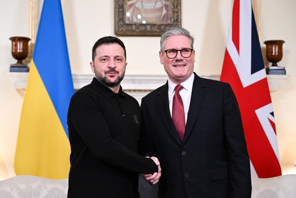 British Prime Minister Keir Starmer and Ukrainian President Volodymyr Zelensky pose for a photo at 10 Downing Street in London, on Saturday. EPA-EFE/CHRIS J. RATCLIFFE / POOL