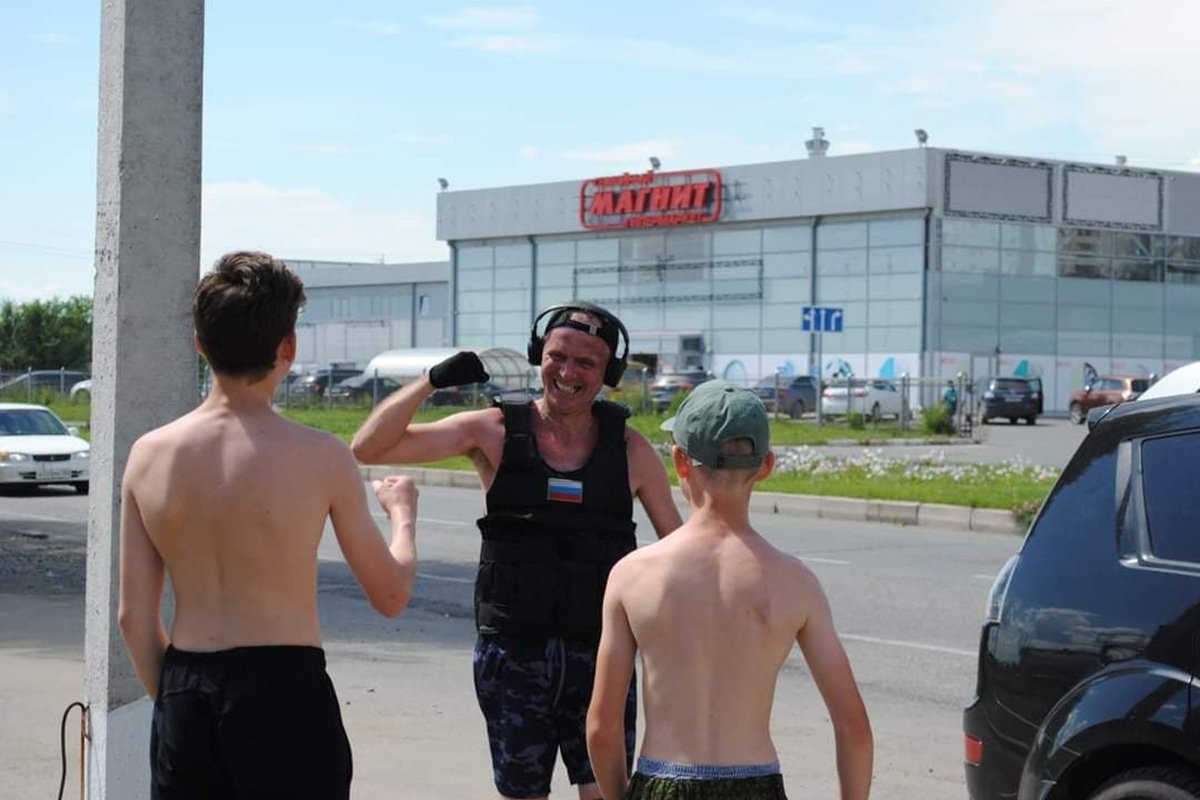 Афанасьев в свой день рождения пробежал с сыновьями от Абакана до Минусинска, 2021 год. Фото: из его личного архива