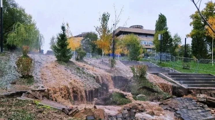 Полна говна Волга — конца и края нет