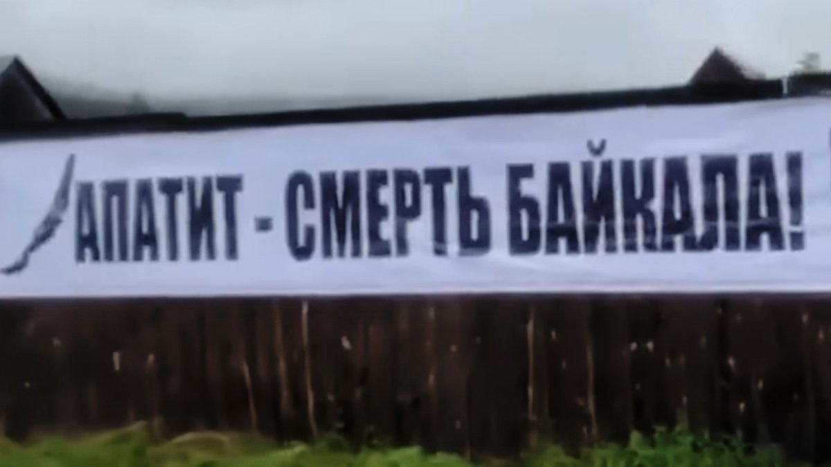 Белый флаг в селе Ошурково. Фото: скриншот из видео / Говорит НеМосква / YouTube