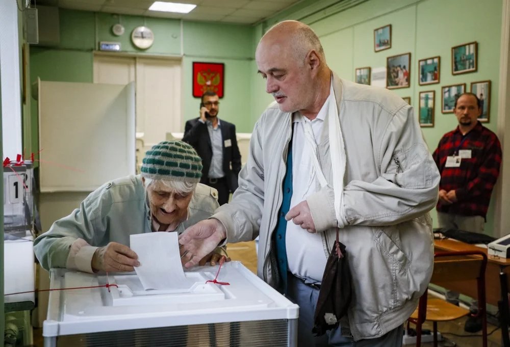Voting in Moscow in September. Photo: EPA-EFE/YURI KOCHETKOV