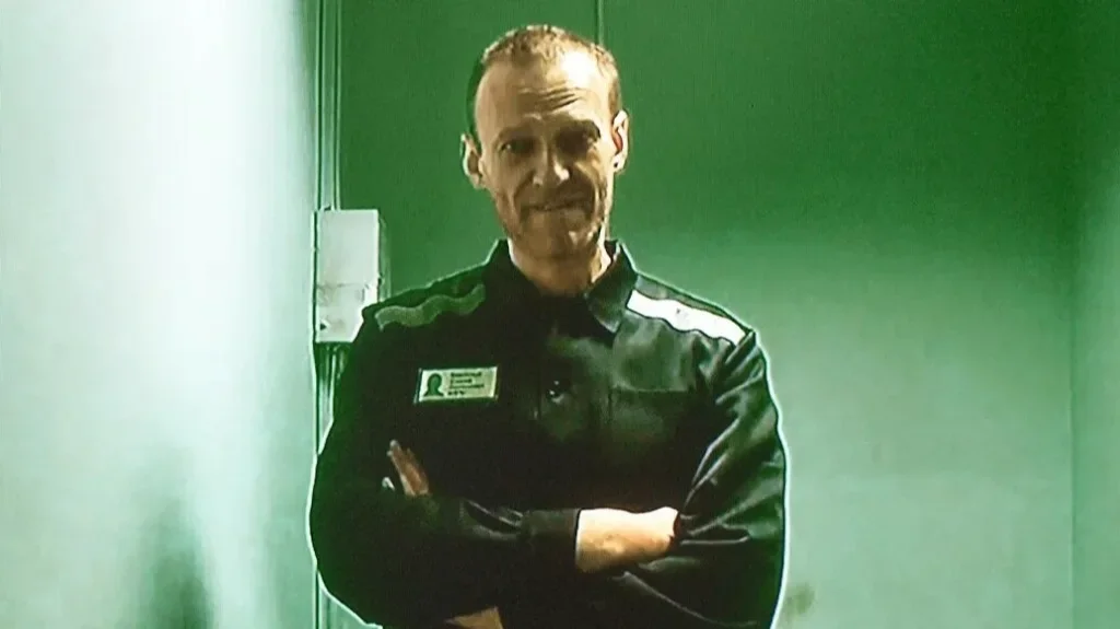 Телеграм-канал ВЧК-ОГПУ показал полную версию отказа СК в возбуждении дела по факту смерти Навального. В нем упоминаются переломы ребер и кровоподтеки на теле политика