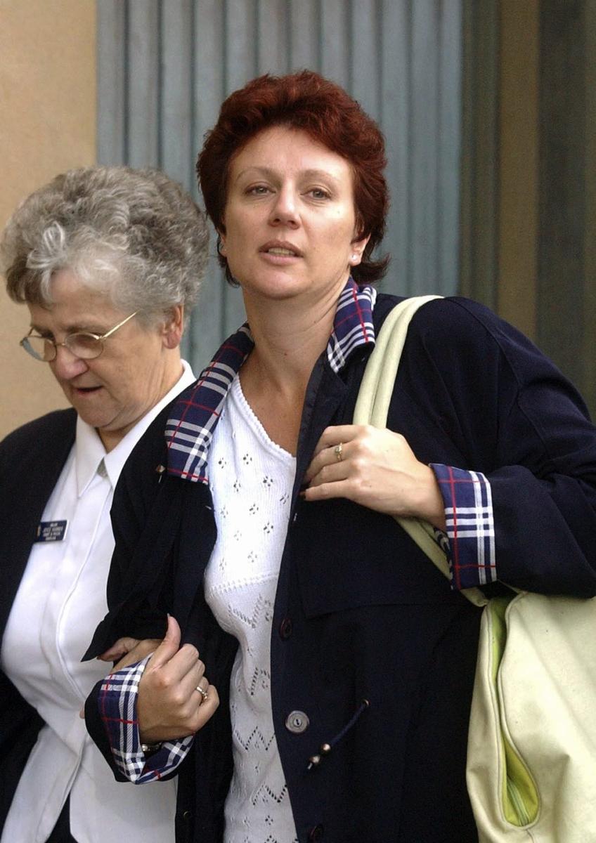 Кэтлин Фолбигг выходит из здания суда в Сиднее, 2003 год. Фото: USTRALIA AND NEW ZEALAND OUT EPA-PHOTO / AAP / MICK TSIKAS