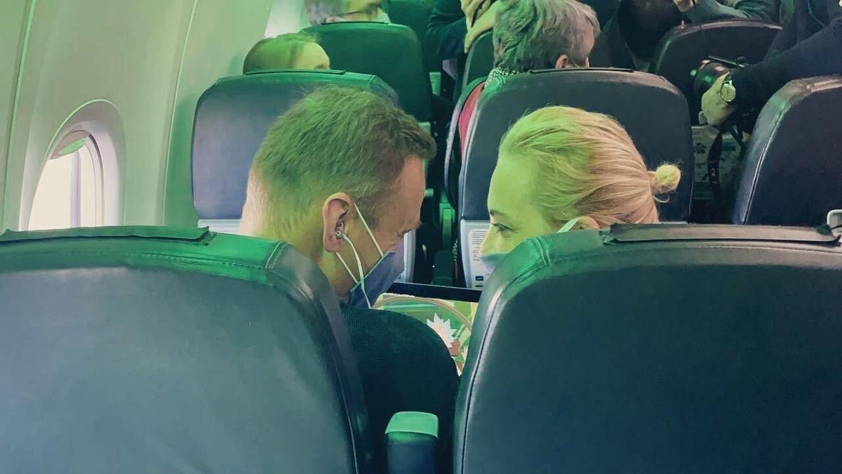 Alexey and Yulia Navalny on the flight from Berlin to Moscow in 2021. Photo: Instagram