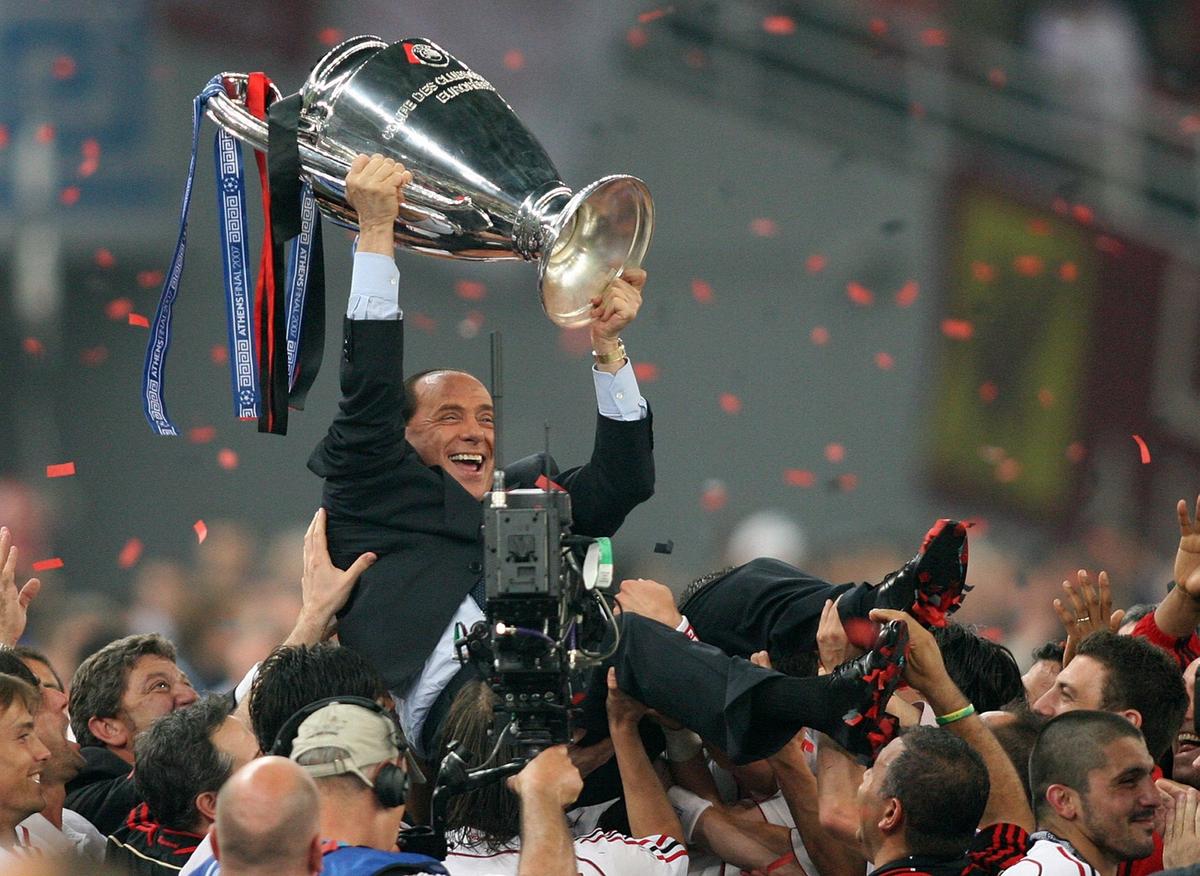 Сильвио Берлускони после победы Милана в лиге чемпионов УЕФА, сезон 2006/2007. Фото: Pressefoto Ulmer\Getty Images