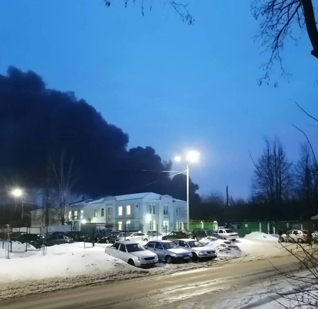 Пожар на нефтебазе в Брянской области. Фото: соцсети