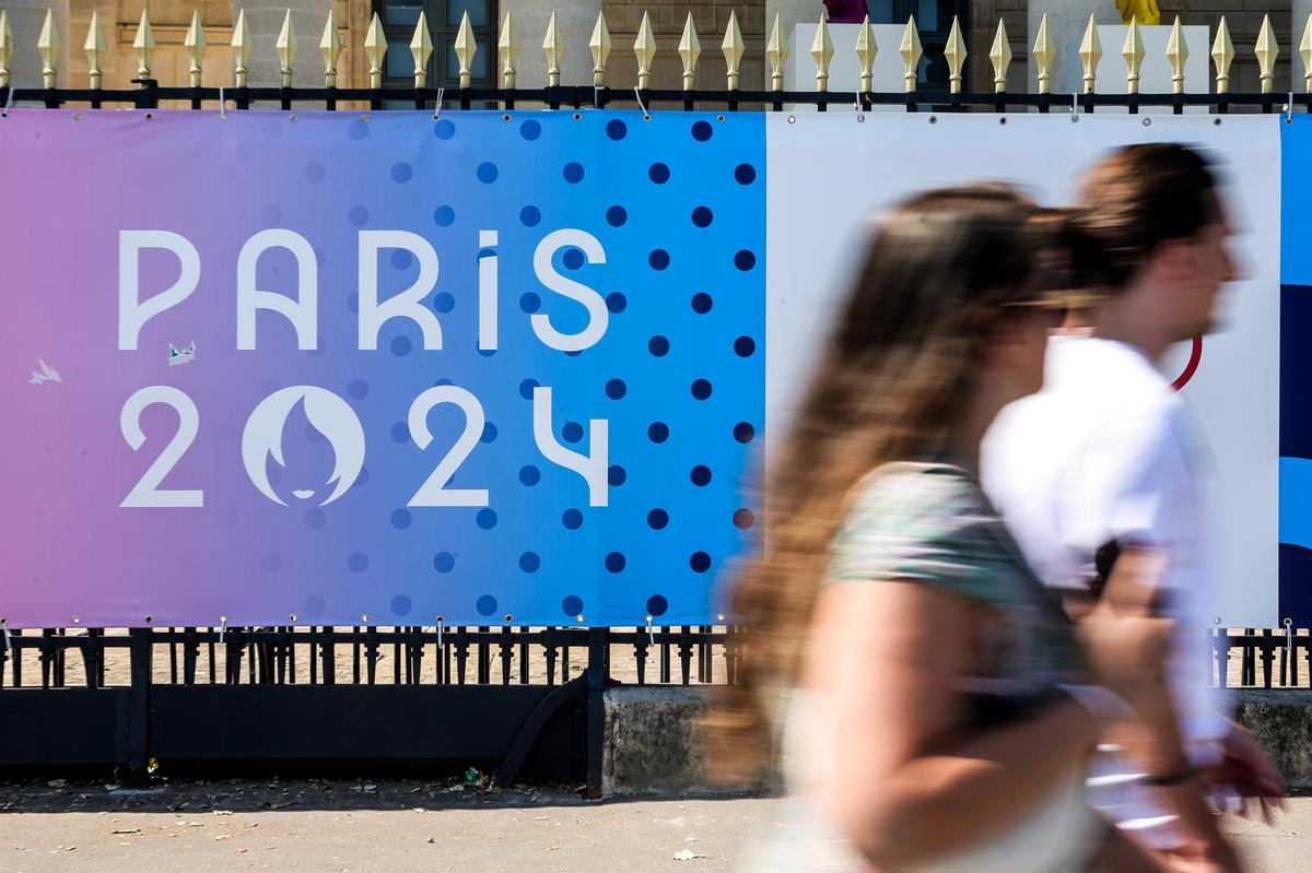 Preparations for the opening ceremony of the Paris 2024 Olympic Games. Photo: EPA-EFE/TERESA SUAREZ