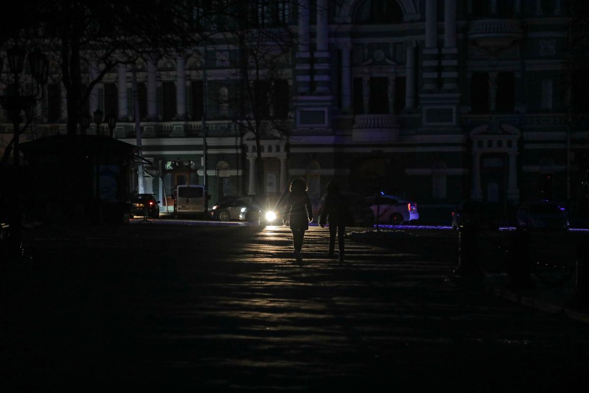 Одесские улицы во время отключений электричества. Фото: Nina Liashonok / Ukrinform / Future Publishing / Getty Images