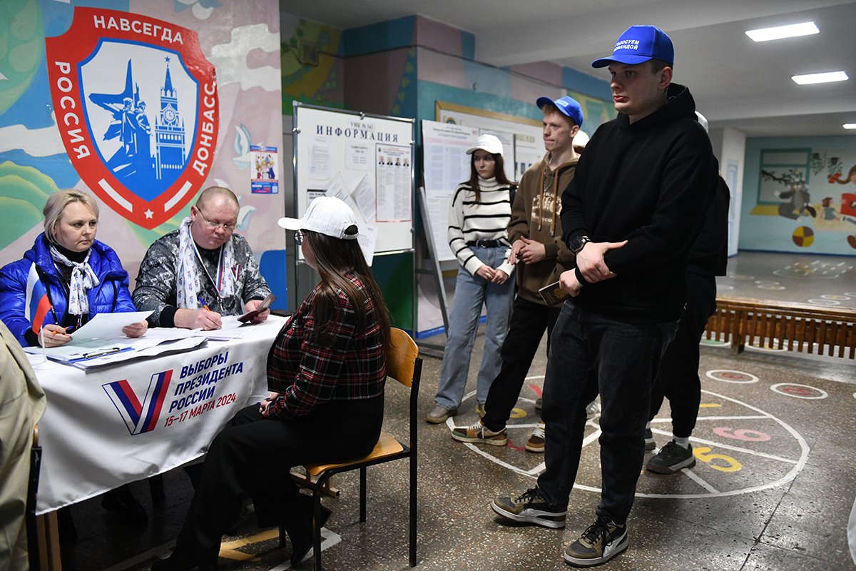 Избирательный участок в Донецке, Украина, 15 марта 2024 года. Фото: Stringer / EPA-EFE