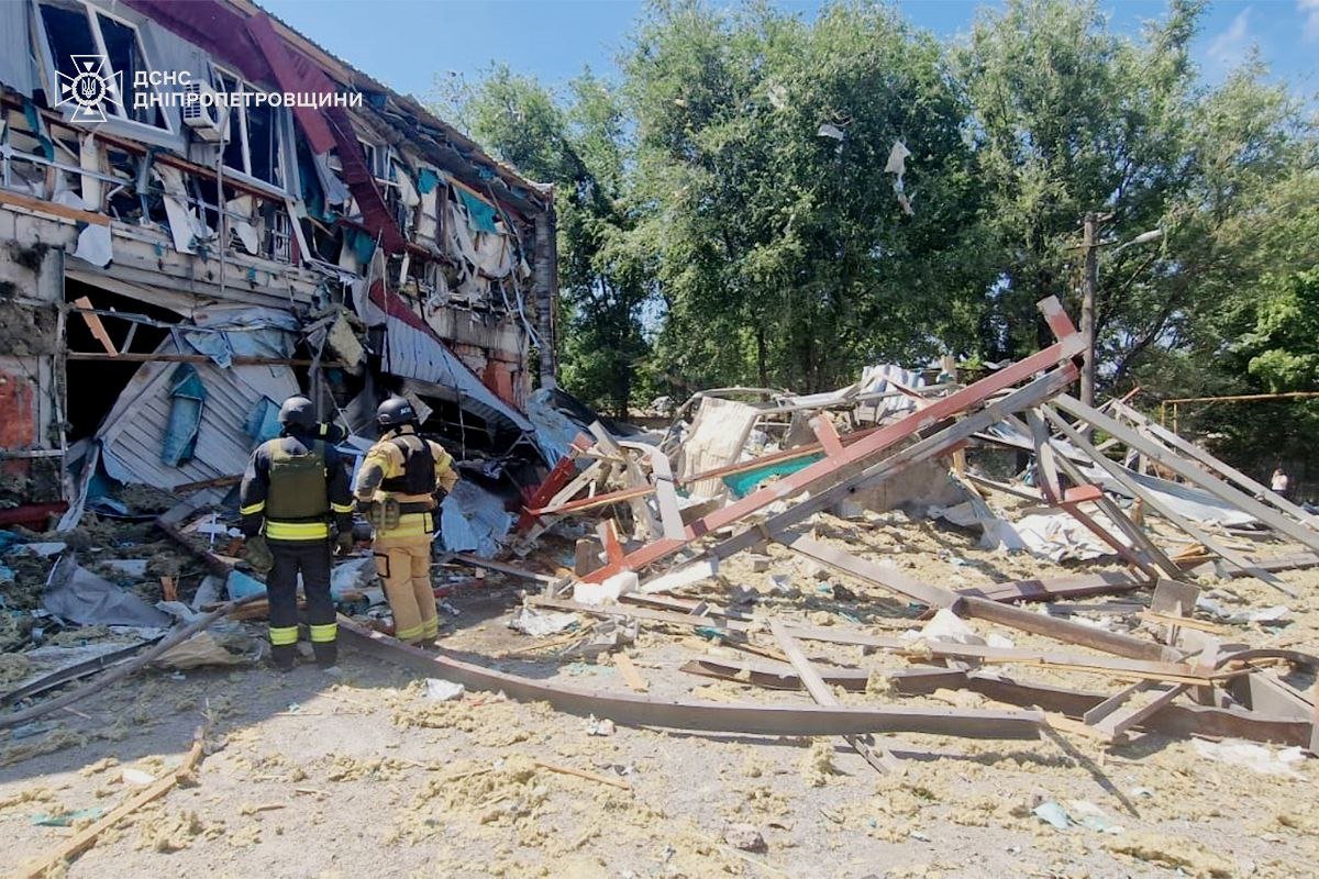 The aftermath of the strike on Kryvyi Rih. Photo: The State Emergency Service of Ukraine