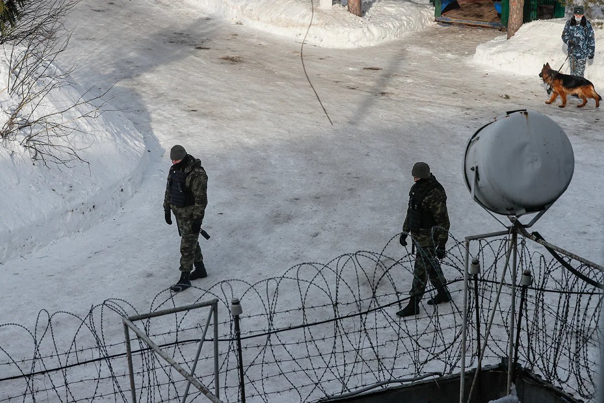 Prison guards in a Vladimir region colony. Photo: Yury Kochetkov / EPA-EFE