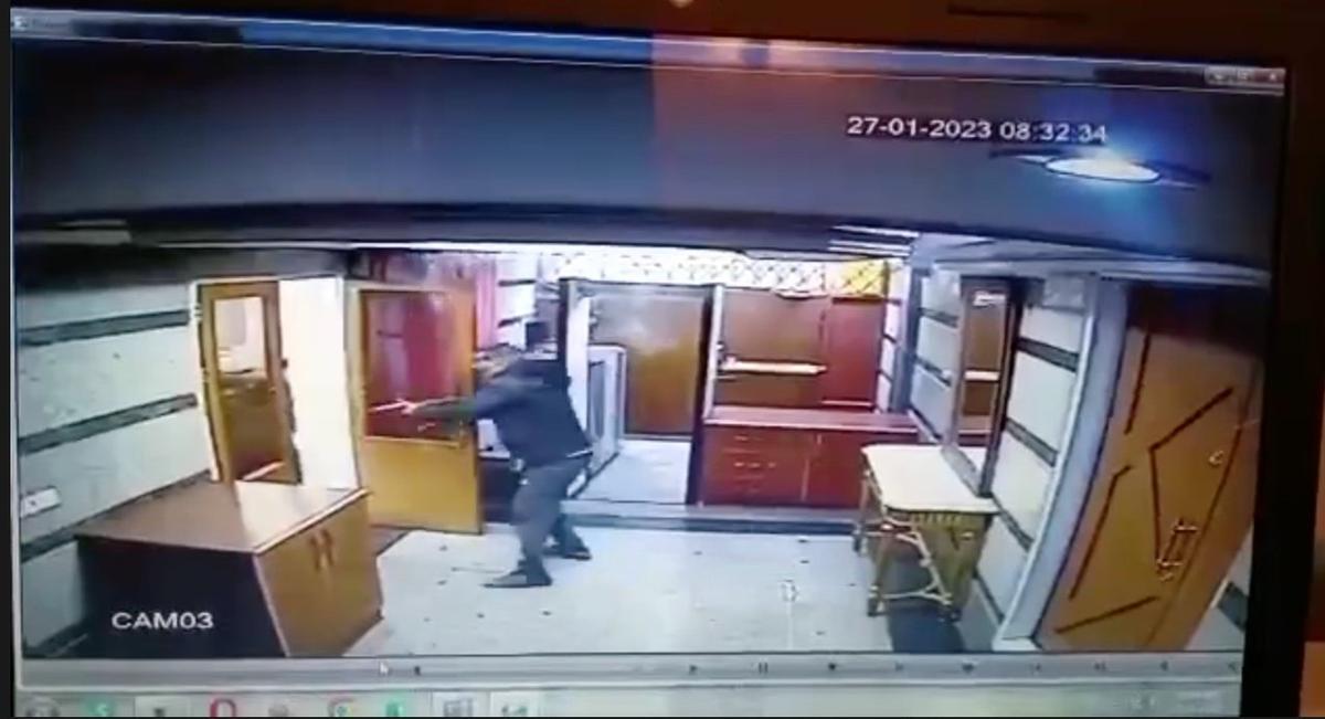 Нападение на посольство Азербайджана в Тегеране. Фото: скрин  видео