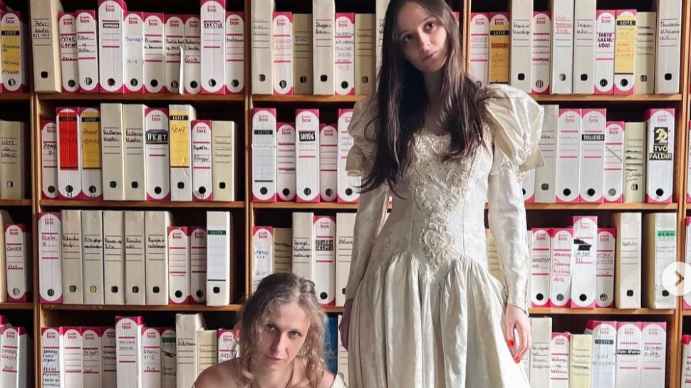 В рабочей форме какого сервиса сбежали из-под домашнего ареста участницы Pussy Riot Люся Штейн и Мария Алехина?