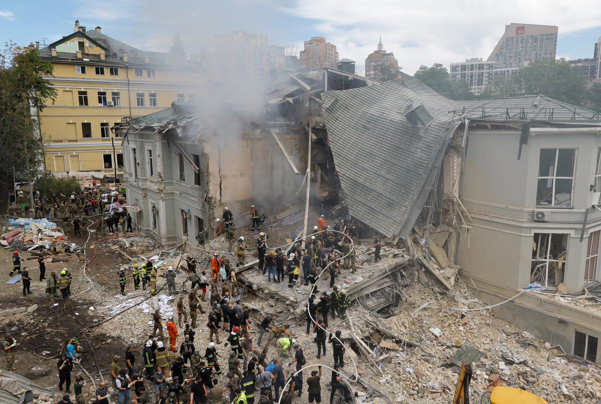 First responders at the site of a missile strike on the Okhmadyt Children's Hospital in Kyiv, Ukraine, 8 July 2024. Photo: EPA-EFE/SERGEY DOLZHENKO