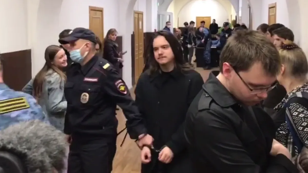 Суд в Москве запретил координатору «Весны» Евгению Затееву пользоваться интернетом и выходить из дома по ночам