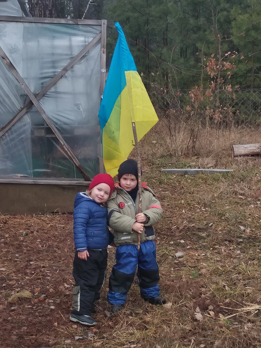 Земля казалась мне живой, а каждый взрыв — раной на ее теле». Два года  войны глазами одной украинской женщины — жены командира БМП и мамы солдата  — Новая газета Европа