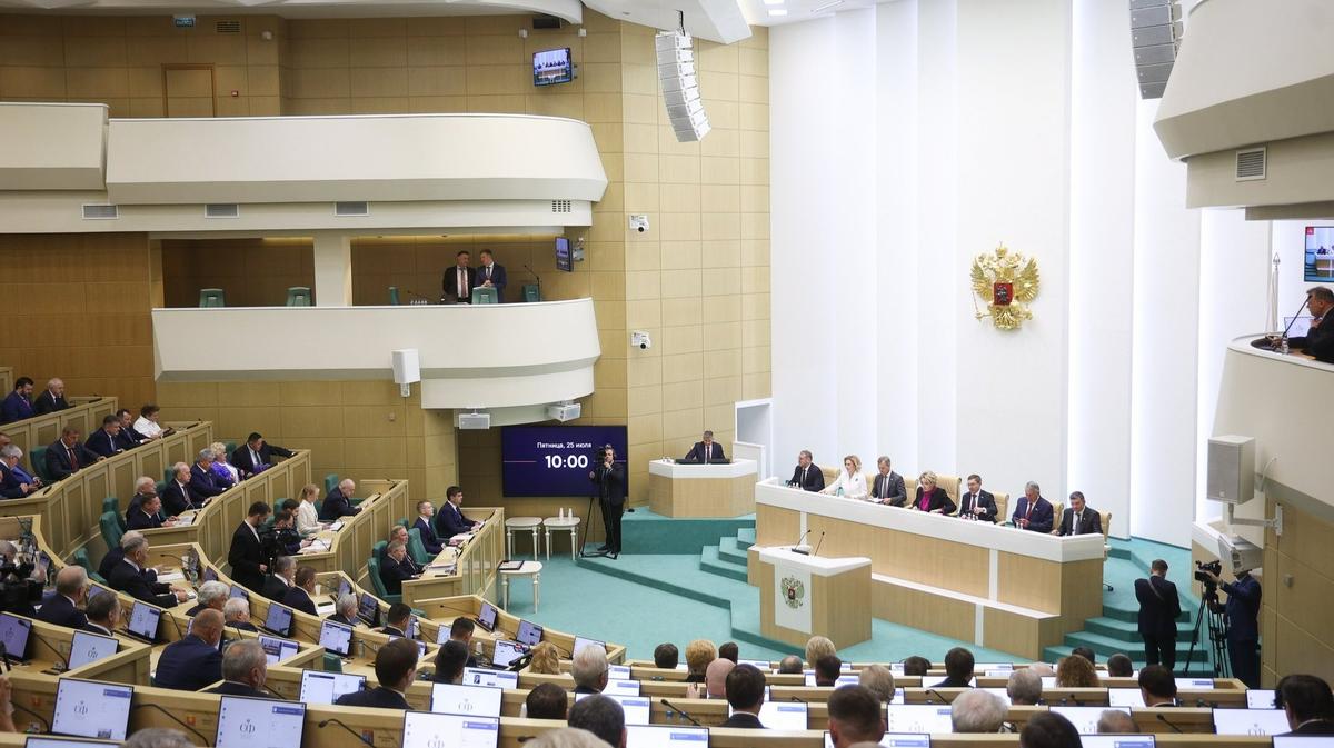 Ruska Duma uvedla globe za iskanje in promocijo prepovedanih vsebin