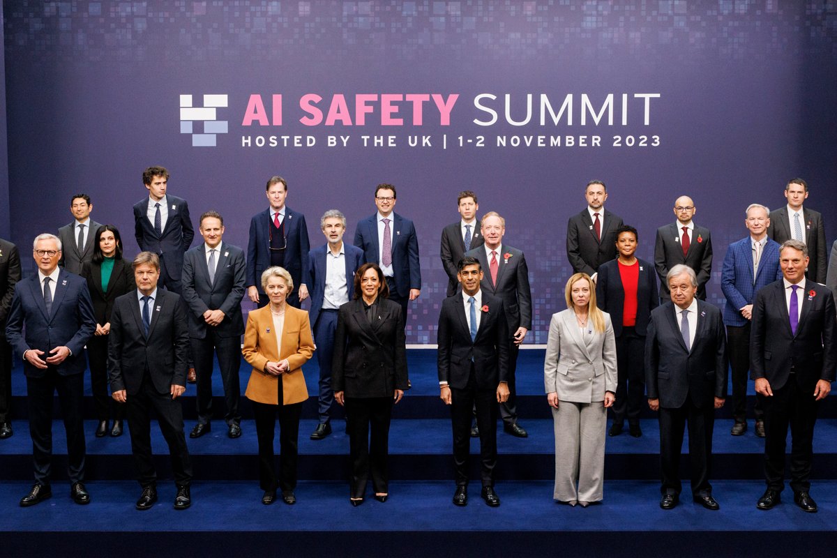 Саммит по безопасности искусственного интеллекта, Великобритания, 2 ноября 2023 года. Фото: Tolga Akmen / EPA-EF