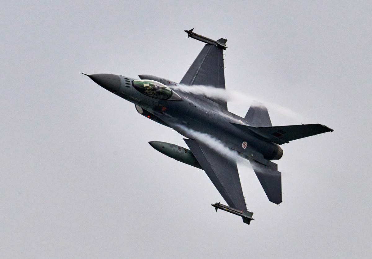 Истребитель F-16. Фото: Horacio Villalobos / Corbis / Corbis / Getty Images