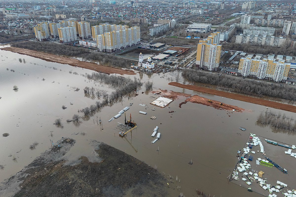 Затопленный жилой район на окраине Оренбурга, Оренбургская область, Россия, 11 апреля 2024 года. Фото: Stringer / EPA-EFE
