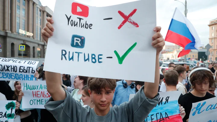 Летом власти начали блокировать ютуб. Боты уделяли этому большое внимание еще до официального объявления замедления. Что из этого они не говорили?