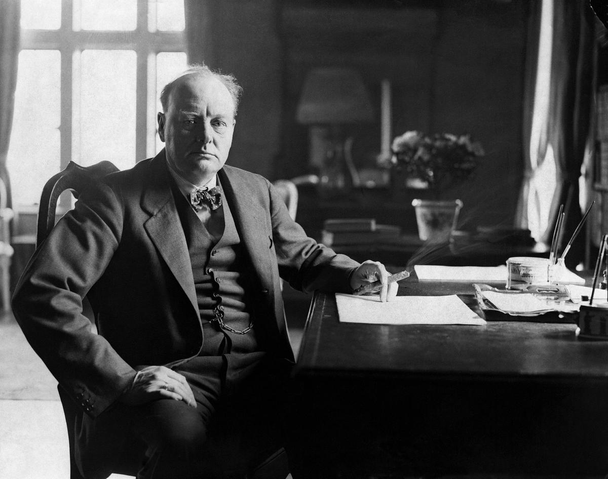 Премьер-министр Великобритании Уинстон Черчилль. Фото: Hulton-Deutsch Collection / CORBIS / Corbis / Getty Images
