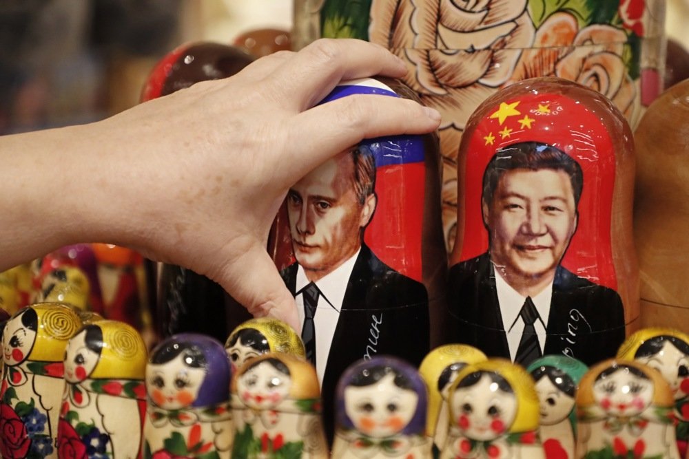 Matryoshka dolls featuring Vladimir Putin and Xi Jinping on sale in Moscow, 14 November 2023. Photo: EPA-EFE / MAXIM SHIPENKOV