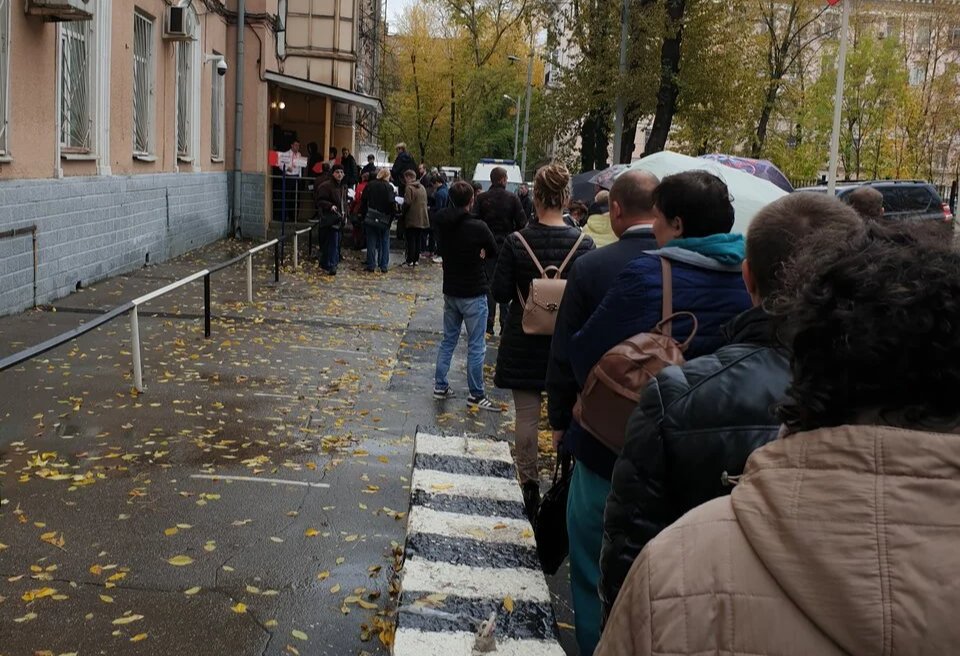 The queue to the Tsaritsyno district draft office. Photo:  Yandex.Maps
