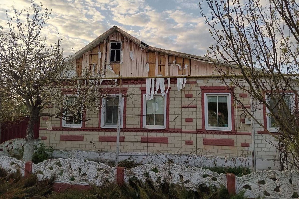 Последствия обстрела села Тишанка, май 2025 года. Фото: Глава администрации Волоконовского района Сергей Бикетов /  Telegram