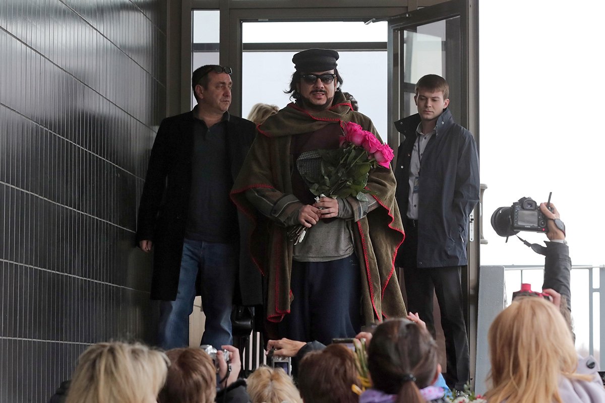 Филипп Киркоров после прибытия в Санкт-Петербург, 12 апреля 2013 года. Фото: Анатолий Мальцев / EPA